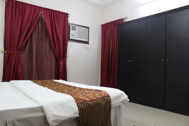 شقة بسرير مزدوج وسريرين منفصلين بغرفتي نوم، العييري للوحدات السكنية 2(Al Eairy Furnished Apartments Al Bahah 2) 2/10