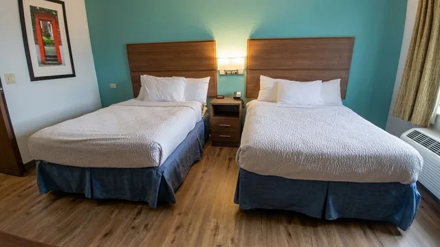 غرفة قياسية بسريرين مزدوجين، MainStay Suites Chicago Hillside 1/3