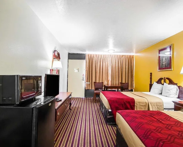 غرفة بسريرين كوين للمدخنين، Econo Lodge Dyersburg I-155 3/4