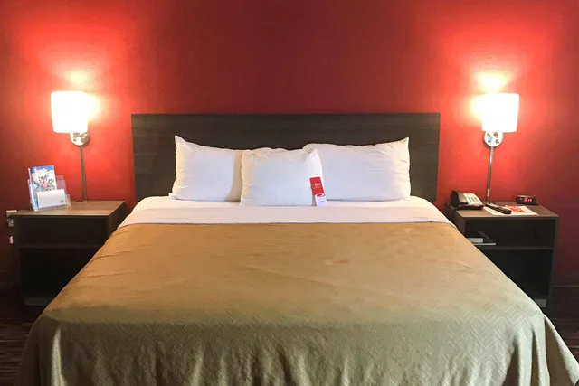 غرفة بسرير كينج، Econo Lodge Mifflintown 1/3