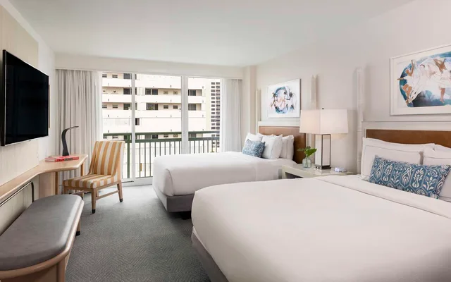 غرفة بسريرين كوين بإطلالة، The Singer Oceanfront Resort, Curio Collection by Hilton 1/3