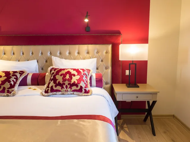 Castle, King Bed, CHATEAU D'URSPELT 8/10