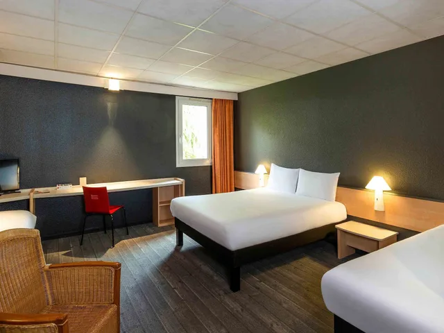غرفة بسرير مزدوج وسرير فردي، Ibis Lannion Cote De Granit Rose 3/4