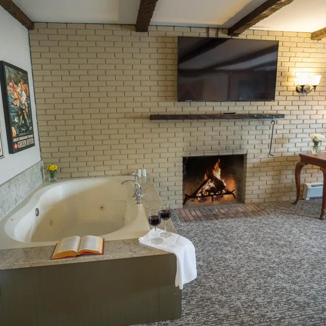 Superior, King Bed, Adult Only, Jetted Tub، The Yankee Inn 6/6