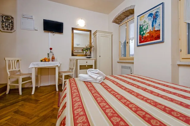 غرفة بسرير كوين بإطلالة على البحر، Residence La Carera 2/3