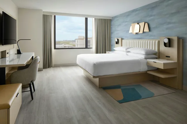 جناح، Toronto Airport Marriott 2/7