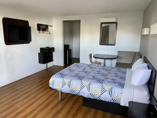 غرفة ديلوكس بسرير كوين، Motel6 Delano, CA 2/4