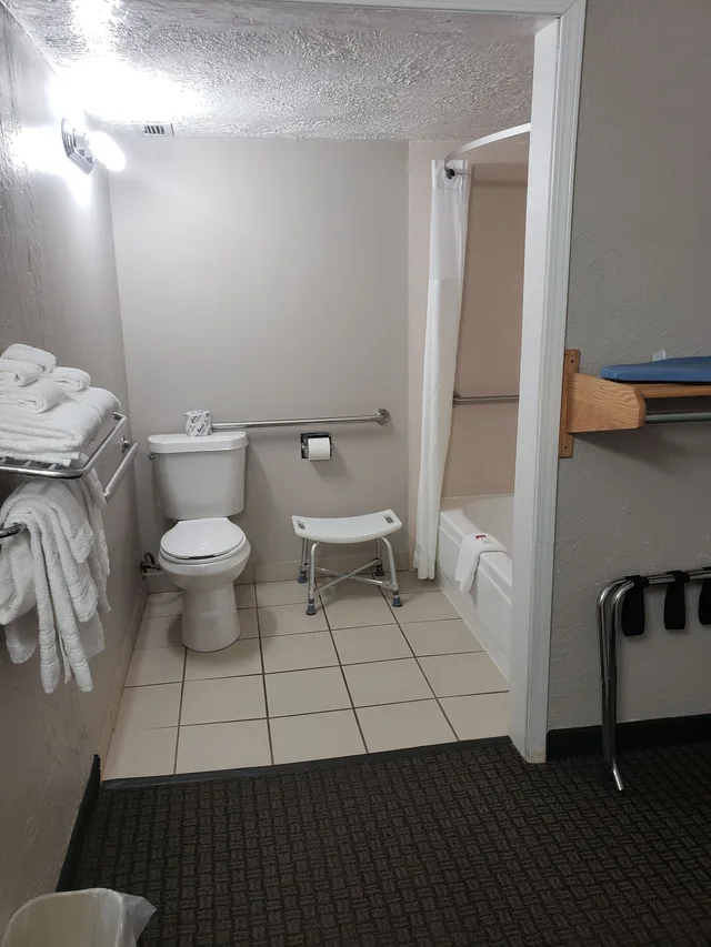 غرفة بسريرين كوين لذوي الإعاقة، Travelodge by Wyndham Traverse City MI 8/8