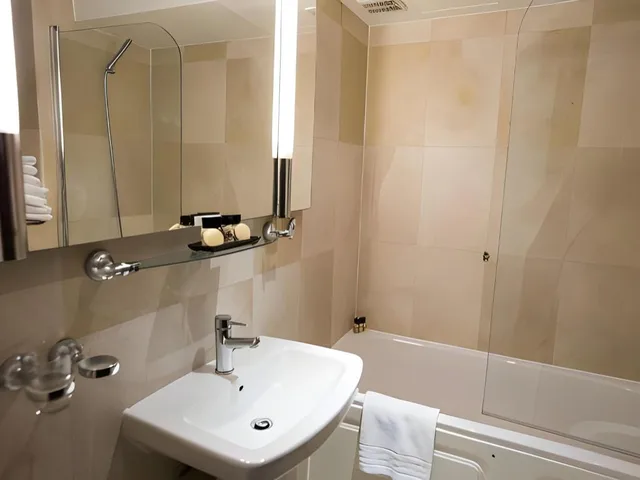 غرفة ثلاثية بسرير مزدوج وسرير فردي، The Cheshire Hotel 6/10