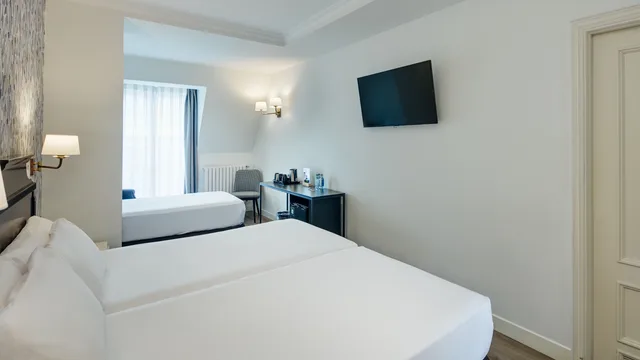 غرفة عائلية ثلاثية مفردة بسريرين منفصلين، Sercotel Europa San Sebastian 3/4