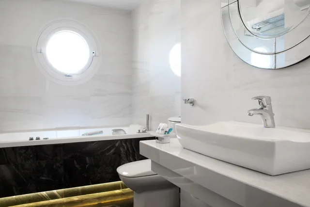 غرفة ديلوكس بسرير مزدوج بإطلالة على البحر، Hotel Karalis City 4/5