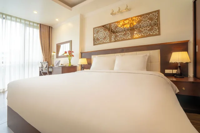 City, 1 Queen and 1 Single Bed، King Palace Hotel & Spa 2/6