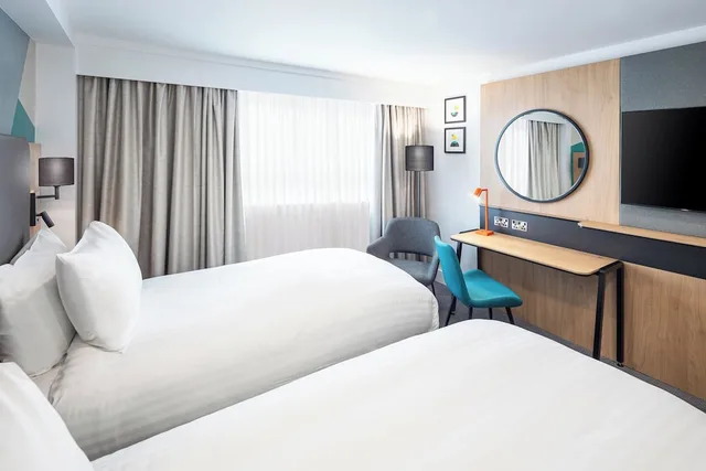 غرفة قياسية بسريرين منفصلين، Holiday Inn Aylesbury 4/10