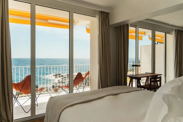 جناح عائلي بسريرين مزدوجين بإطلالة على البحر مع أريكة، Hotel Les Roches Rouges 6/7