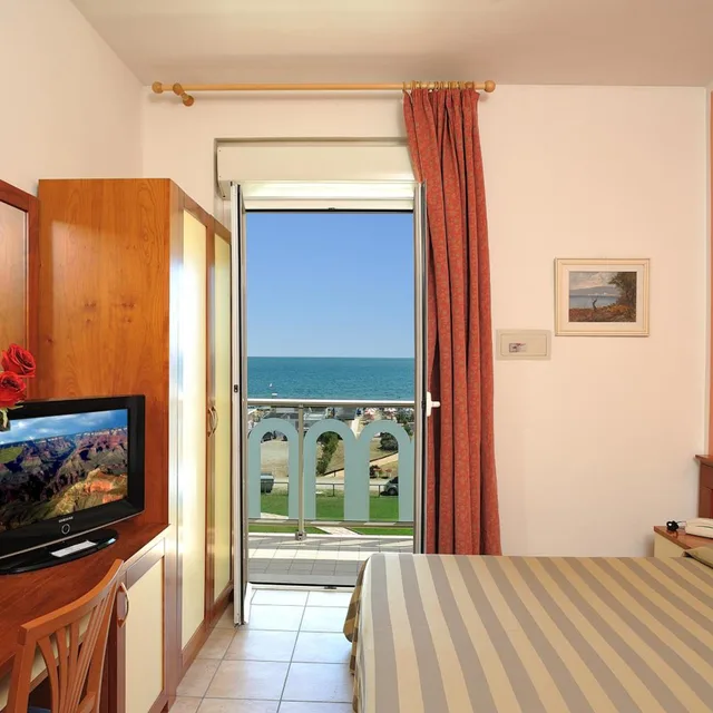 غرفة بسرير مزدوج أو سريرين منفصلين بإطلالة على البحر، Hotel Adria 6/10