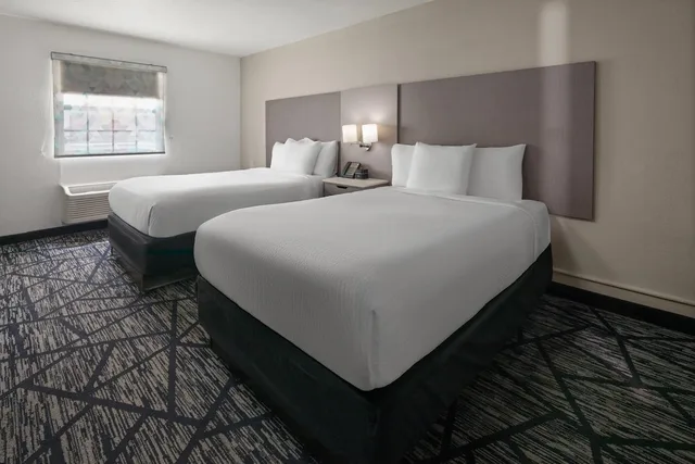 Room, 2 Double Beds, Accessible, La Quinta Inn Omaha West 4/6