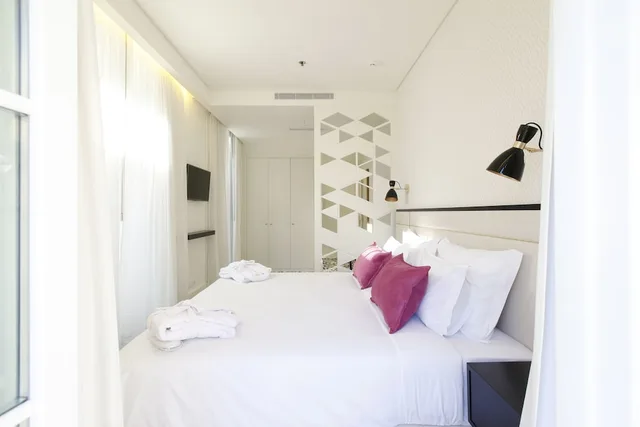 Superior, Twin Beds, Street View، Hotel Lis Baixa 2/5