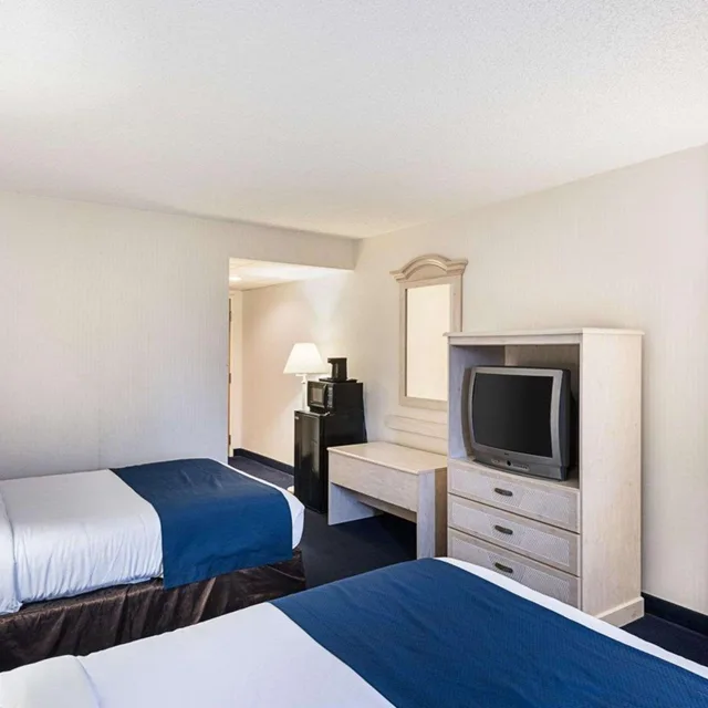غرفة داخلية قياسية بسريرين مزدوجين، Econo Lodge Inn and Suites Resort Rehoboth Beach 10/10