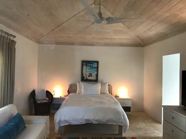 Lagoon, Cottage, King Bed، La Bougainvillea 1/6