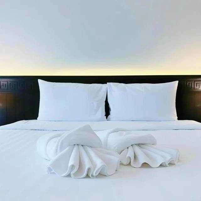غرفة بسرير مزدوج بإطلالة على المسبح، Phu Ke Ta the Hip Serviced Apartment And Hotel 2/7