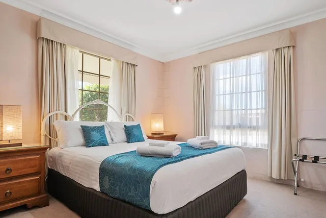 Spa, Cottage, 3 Beds, 2 Queen Beds, Bay View، Swansea Cottages & Motel Suites 2/8