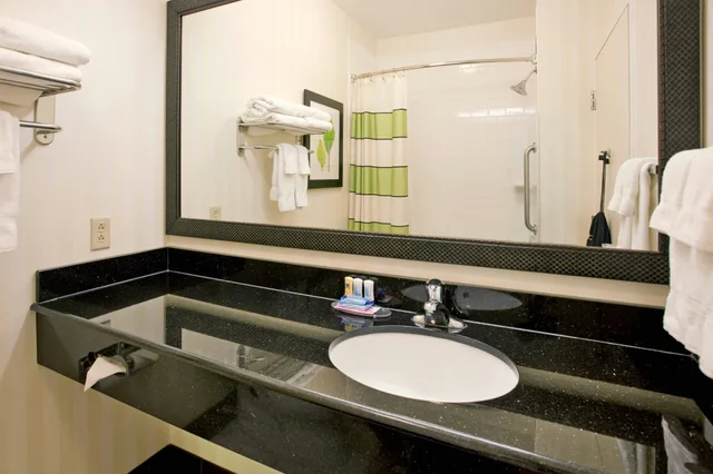 غرفة بسرير كينج، Fairfield Inn And Suites Grand Island 2/3
