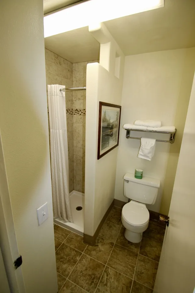 غرفة بسرير كينج يُسمح فيها بالحيوانات الأليفة، Gateway Inn 9/10