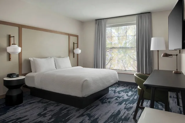 غرفة بسرير كينج بإطلالة على الفناء لذوي الإعاقة، Fairfield Inn & Suites By Marriott Williamstown 1/2