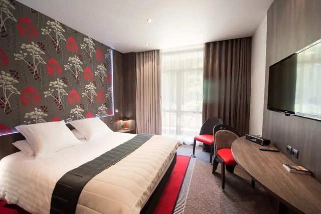 Deluxe, Queen Bed, Garden View, Sofa, Best Western Premier Patio Des Artistes 3/10