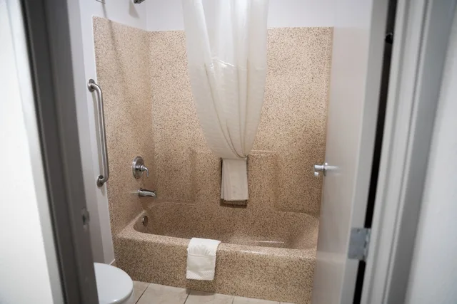جناح عائلي بسرير كينج وسريرين كوين لذوي الإعاقة، Comfort Suites Airport Tukwila Seattle 5/6