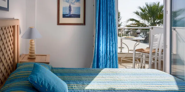غرفة بسرير مزدوج بإطلالة على البحر بشرفة، Alesahne Beach Hotel 8/10