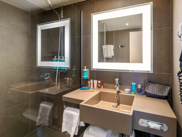 Suite, Double Bed, NOVOTEL GRENOBLE CENTRE 2/4