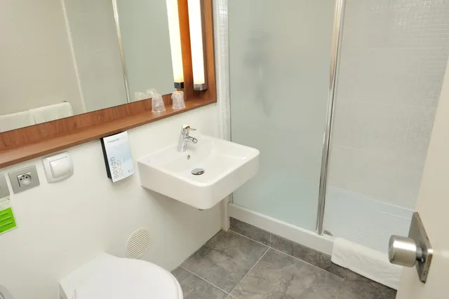 Room, Twin Beds, CAMPANILE BOURG EN BRESSE - VIRIAT 5/9