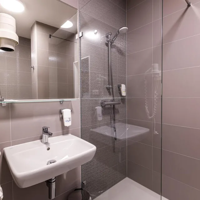 Deluxe, Double or Twin Bed, No Air Condition، Harmony Club Hotel Ostrava 5/6