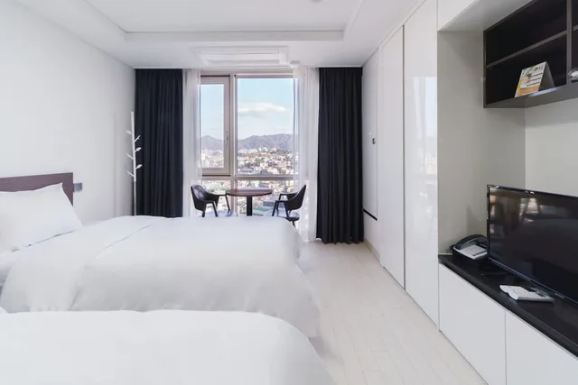 Standard Twin, The Venezia Suite Hotel 2/3