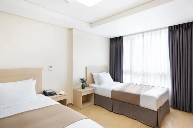 غرفة سوبيريور بسريرين منفصلين، Crown Harbor Hotel Busan 2/2