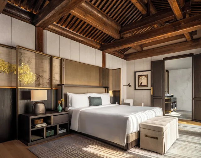 3 Bedrooms, Courtyard, 3 King Beds، Mandarin Oriental Qianmen, Beijing 1/3