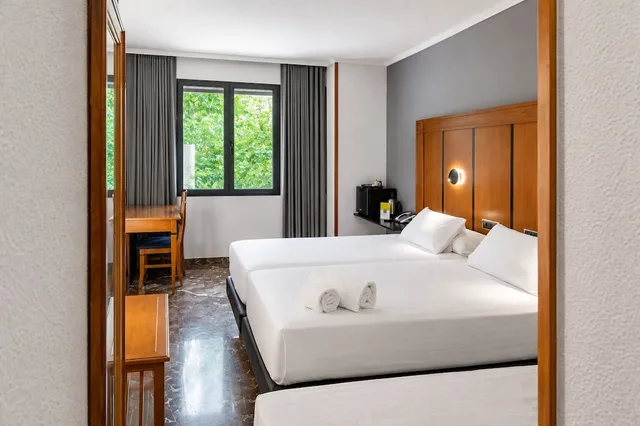 غرفة أساسية ثلاثية بسريرين منفصلين، Hotel Condestable Iranzo 4/10
