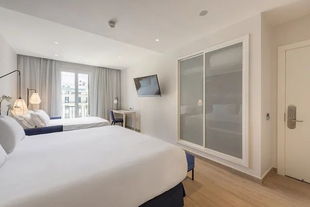 غرفة ديلوكس ثلاثية بسرير مزدوج مع أريكة، Eurostars Mediterranea Plaza 5/10