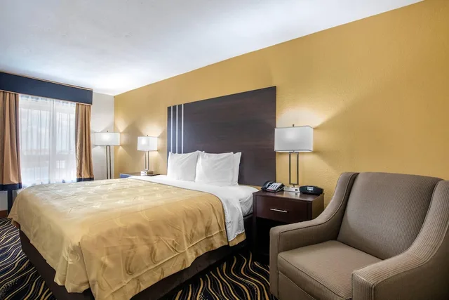 غرفة أساسية بسرير كينج، Quality Inn West Fort Worth, TX 2/5