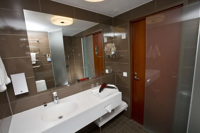 غرفة قياسية بسريرين منفصلين مع سرير إضافي، Sokos Original Hotel Vaakuna Rovaniemi 3/3
