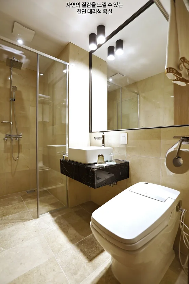 جناح ديلوكس بسرير كينج، Pine Forest Jeongseon Alpine Resort 2/2