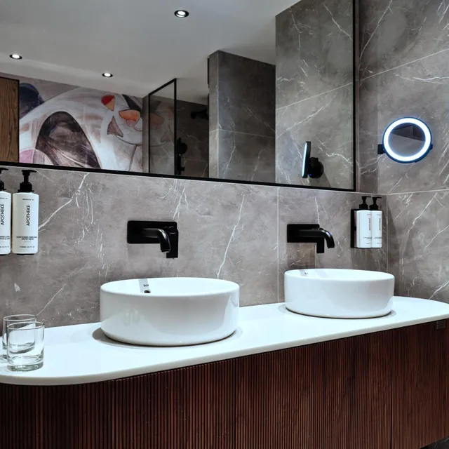 1 Bedroom, Suite, King Bed, Lake View, Lounge Access, Top Floor, Crowne Plaza Sofia An Ihg Hotel 2/2