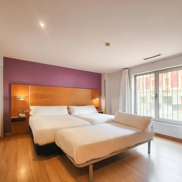 غرفة بسريرين منفصلين مع سرير إضافي، Hotel Faranda Marsol Candas, Ascend Hotel Collection 3/7