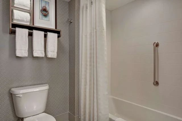جناح استوديو بسريرين كوين لذوي الإعاقة، Homewood Suites by Hilton Savannah Airport 2/2