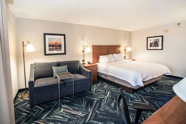 غرفة بسرير كينج لذوي الإعاقة، Hampton Inn Clarksville 1/4