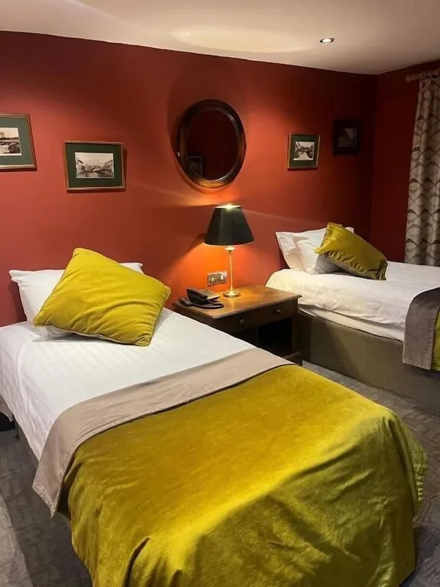 غرفة قياسية بسريرين منفصلين، Queens Court Hotel 4/6