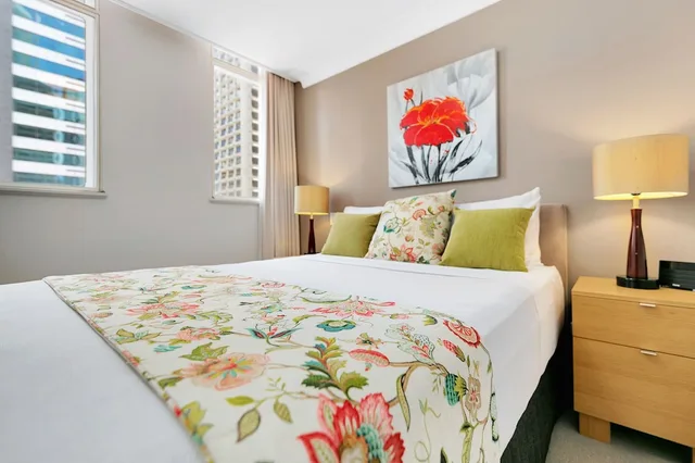 غرفة بسرير كوين، The Manor Apartment Hotel 2/5
