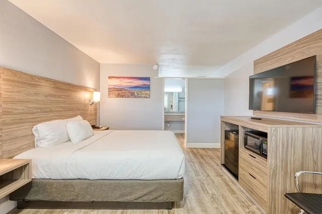 غرفة بسرير كوين، Vagabond Inn San Luis Obispo 2/5