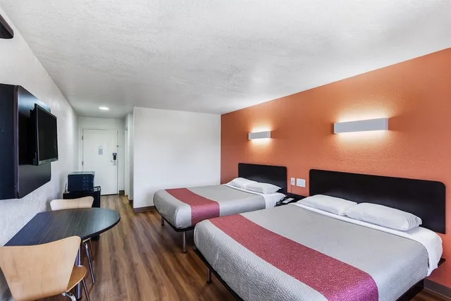 غرفة قياسية بسريرين كوين، Motel6 Bedford, TX - Fort Worth 2/7